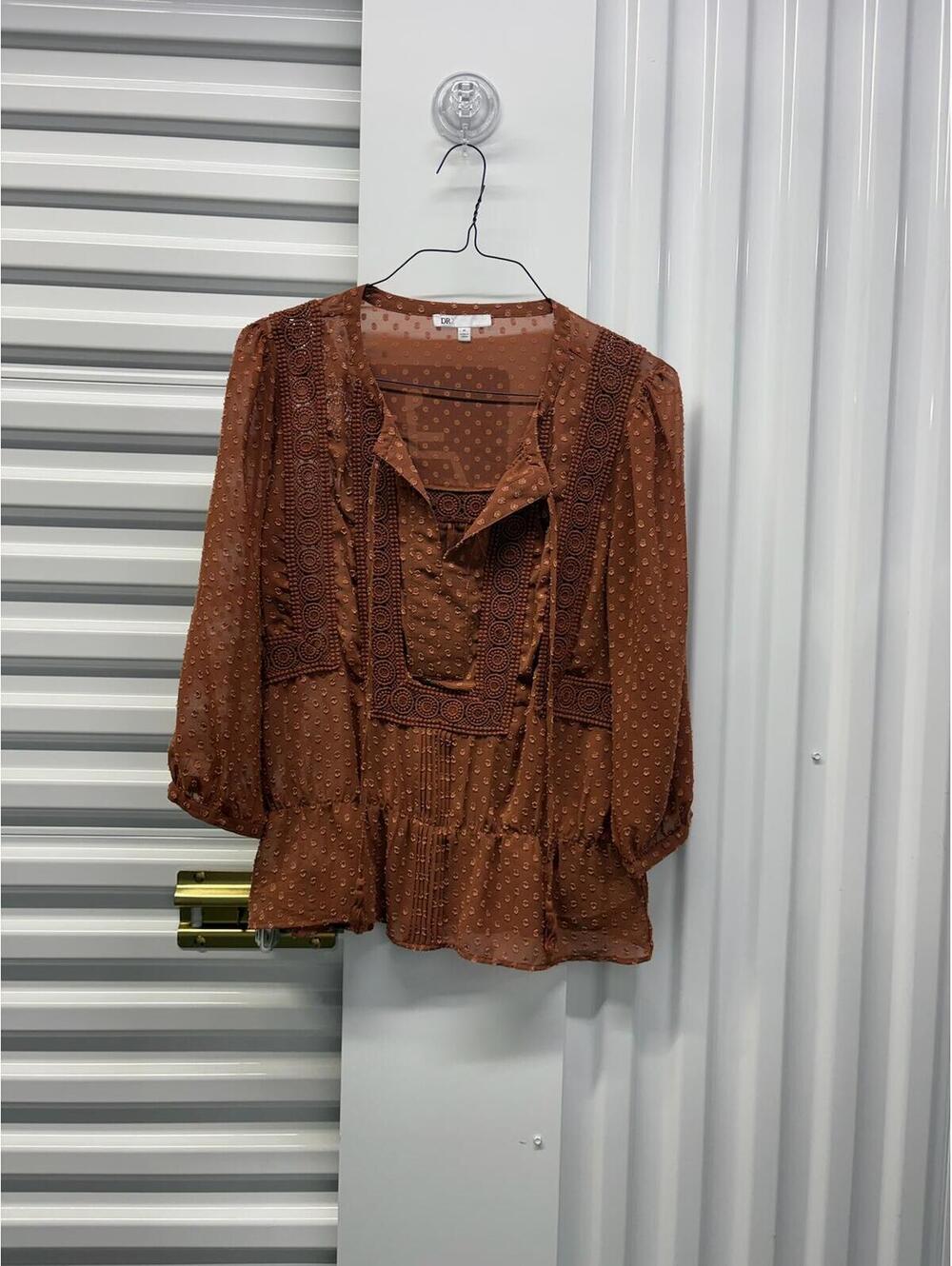 DR2 Women’s Medium DR2 Burnt Orange Embroidered Long Sleeve Blouse